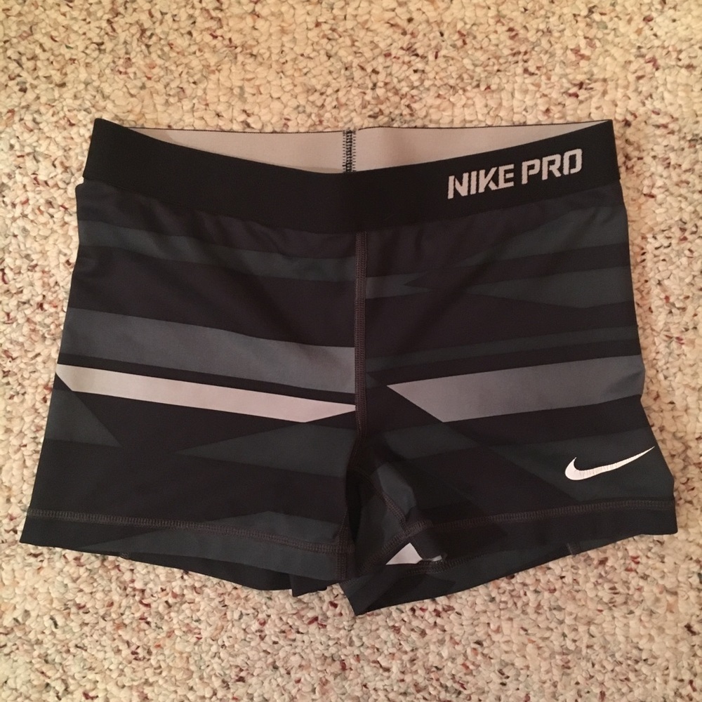 Nike Compression Shorts Women’s M